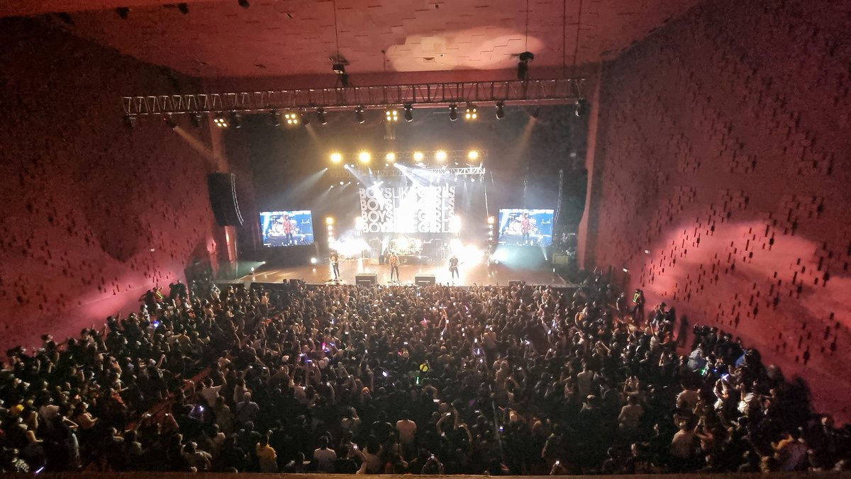 philconcerts's tweet image. Big crowd tonight for BOYS LIKE GIRLS!