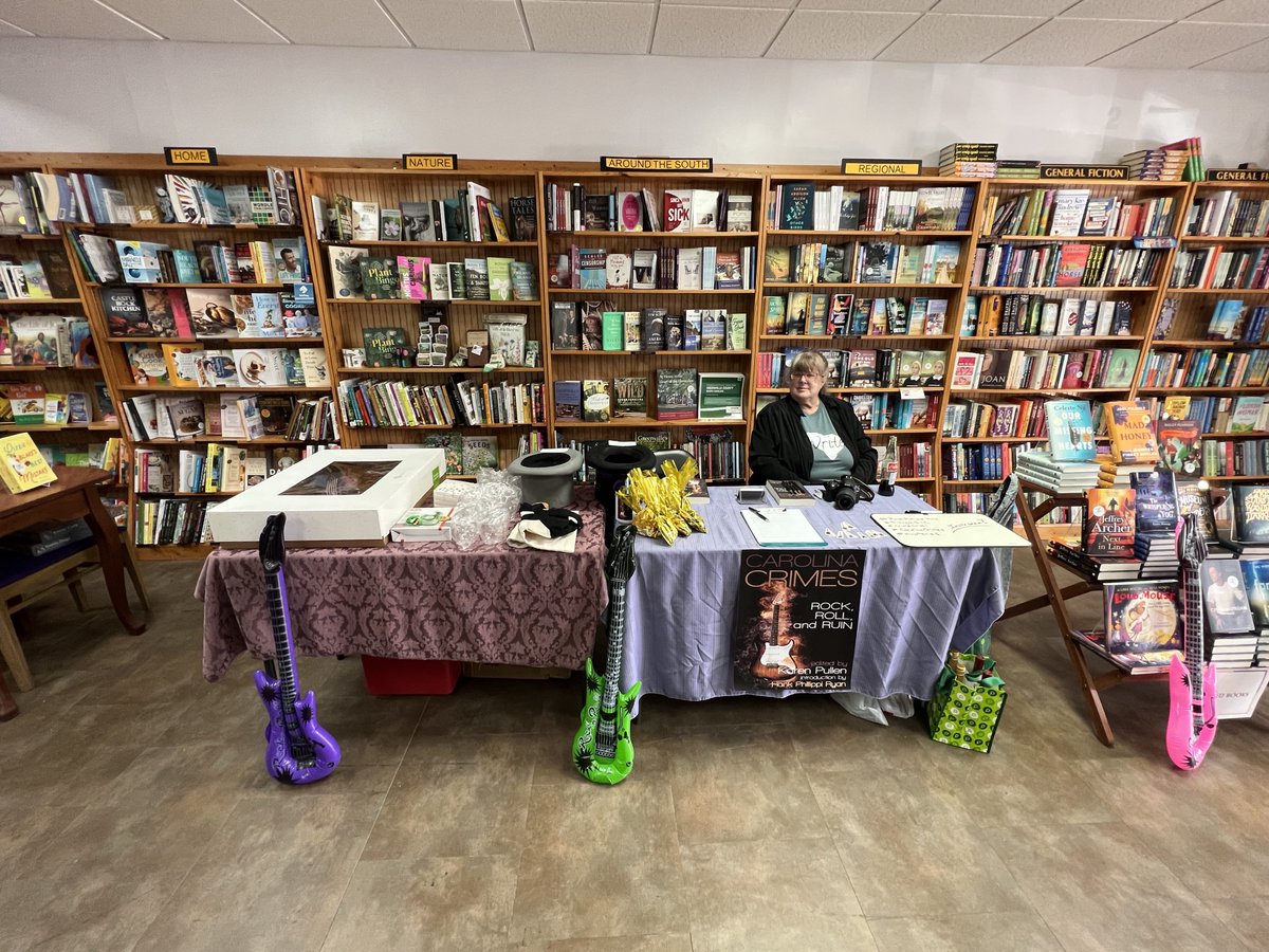 TEjmurray's tweet photo. Book Launch Party! #trianglesinc #rockrollandruin #sinc https://t.co/wVaaZzXnbB