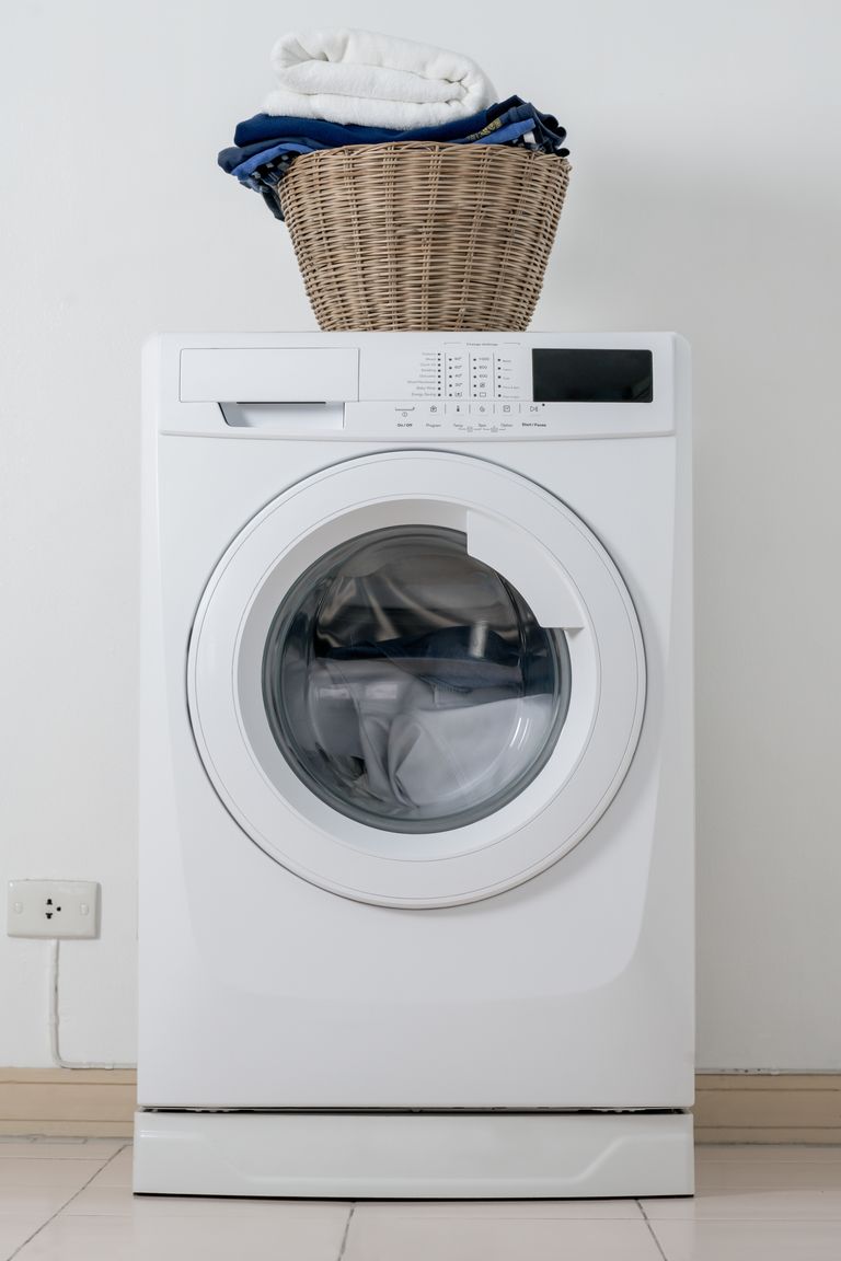 BucksCleaning's tweet photo. Wash out your washing machine.
To clean out the dirt, mold, and other grimy residue that can build up in your washer, try running a hot cycle with vinegar. First, run an empty, regular cycle on hot, using two cups of white vinegar instead of detergent. https://t.co/B24P9BPdrz