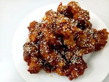 resepimakananmy's tweet photo. Resepi Ayam Korea Spicy

Bahan-bahan
• 2 ulas bawang putih
• 2 inci halia
• Sedikit lada hitam
• 1 ekor ayam (potong kecil)
• 1 biji telur ayam
• Setengah mangkuk tepung gandum
• Setengah mangkuk tepung jagung
• 2 cawan minyak masak https://t.co/6OuOTYo0PO