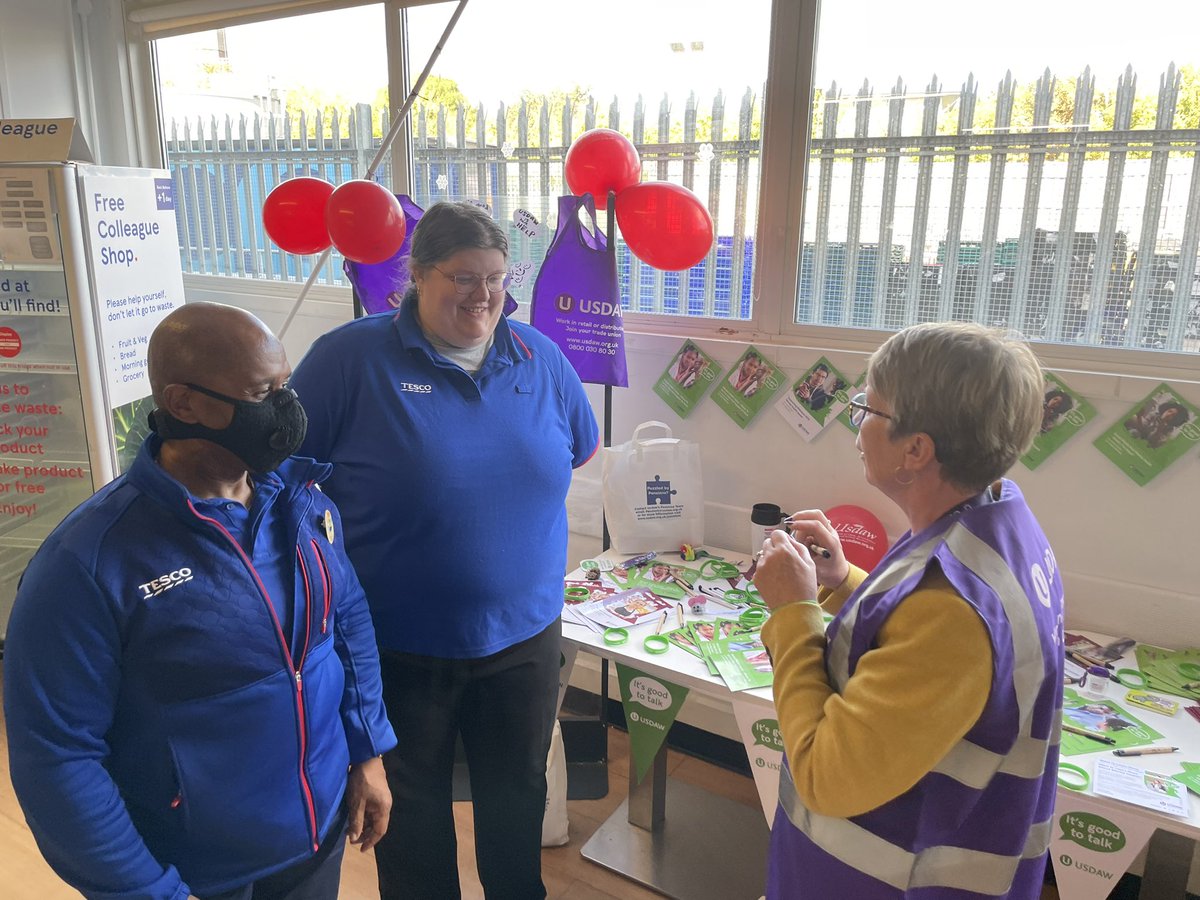 UsdawCRegion's tweet photo. Mental Health is a workplace issue. Our reps and officials at #TescoNewmarketRoad running an excellent campaign for #WorldMentalHealthDay2022 #ItsGoodToTalk #TalkToUsdaw great support from the @Tesco team with #AlexAllen and #RachelGoodwin @UsdawUnion @PaddyLillisGS https://t.co/iLgSLKoHL3