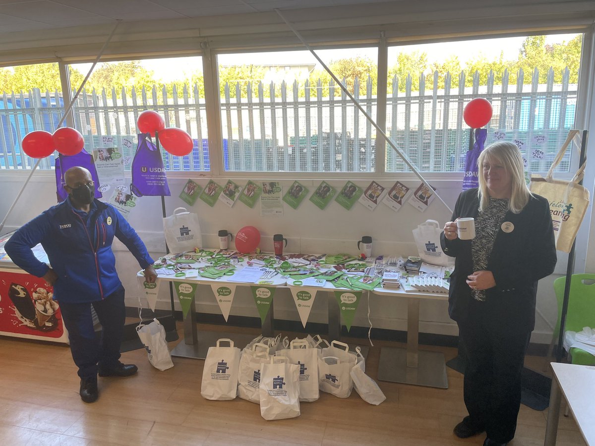 UsdawCRegion's tweet photo. Mental Health is a workplace issue. Our reps and officials at #TescoNewmarketRoad running an excellent campaign for #WorldMentalHealthDay2022 #ItsGoodToTalk #TalkToUsdaw great support from the @Tesco team with #AlexAllen and #RachelGoodwin @UsdawUnion @PaddyLillisGS https://t.co/iLgSLKoHL3