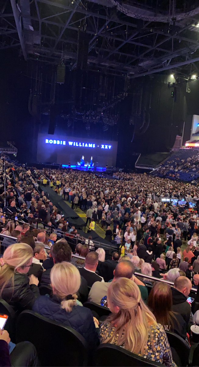 Georgia_rose_01's tweet photo. @robbiewilliams @TheO2 What a show last night 😳😍🎶. I need to go again 👀 https://t.co/sbP2we1EyA