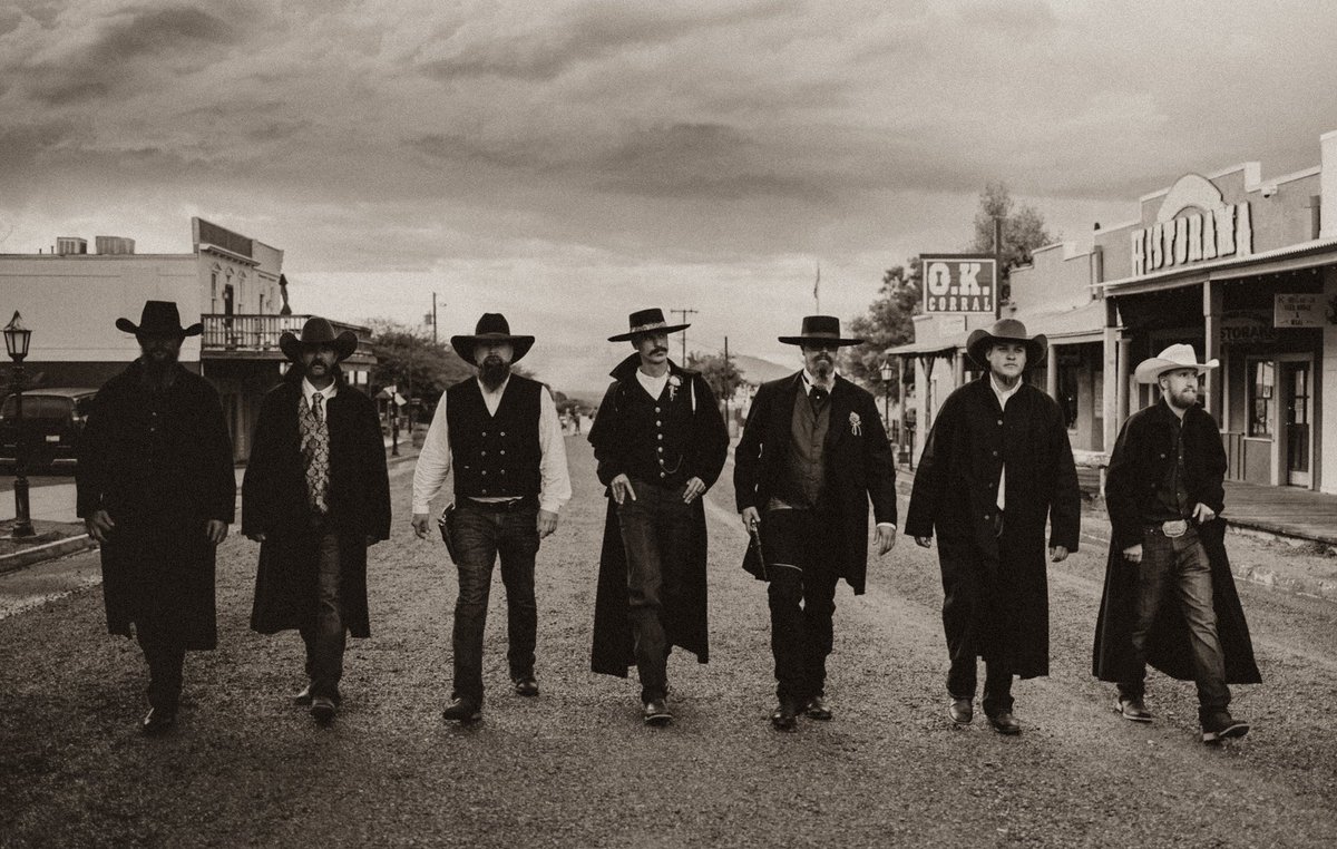 RaquelWeatherl1's tweet photo. These two had a themed wedding… in the rain… in Tombstone, AZ… I will be posting these forever. https://t.co/Cl78qJLmY8