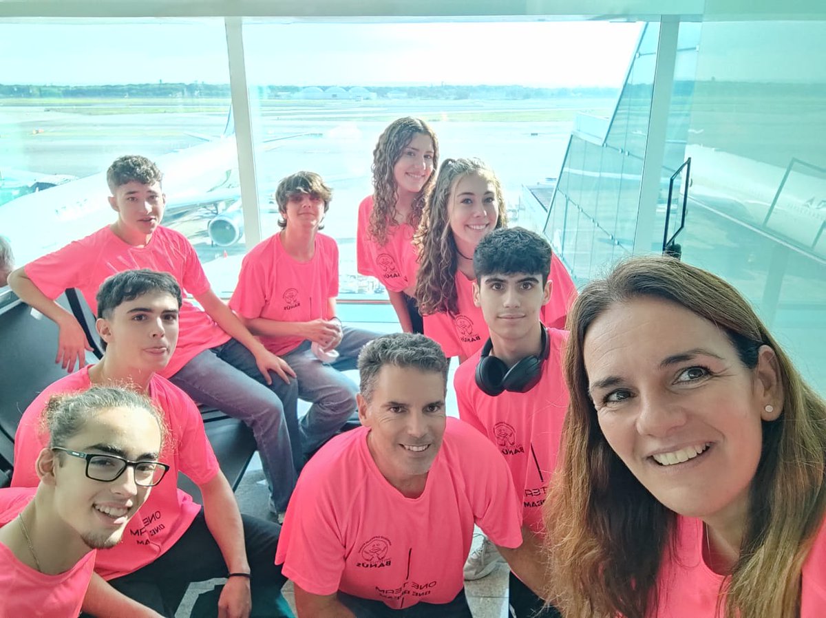 Alumnat de 1r i 2n de batxillerat (amb el seu professorat) a punt d'enlairar-se cap a Turquia a formar part de l'erasmus #nontoxiclifestyle . A gaudir de la setmana! #institutbanus <a href="/EUErasmusPlus/">Erasmus+</a> <a href="/erasmusplus/">ERASMUS+</a> #Cerdanyola #Turkey