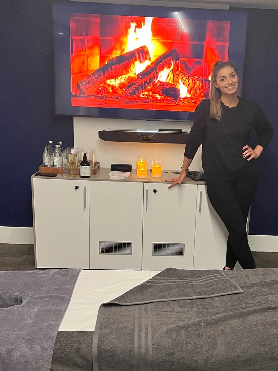 CoramFamilyLaw's tweet photo. Today is #worldmentalhealthday 🫶🏾

To mark the occasion, Coram has invited two #wellbeing practitioners to come into chambers and offer some relaxation and mindfulness sessions this week.

Today we’ve got the lovely Daniella Iafrate offering express facials and massages 💆🏾‍♀️ https://t.co/lS82v1Nmf4