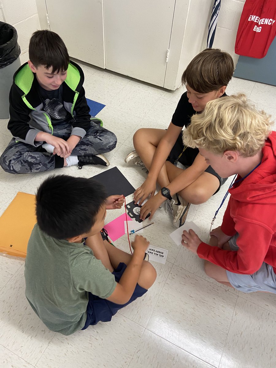 Gifted learners cultivate curiosity in “Describe It, Build It” ⁦<a href="/CumberlandCoAIG/">CumberlandCoAIG</a>⁩ #AIGallday