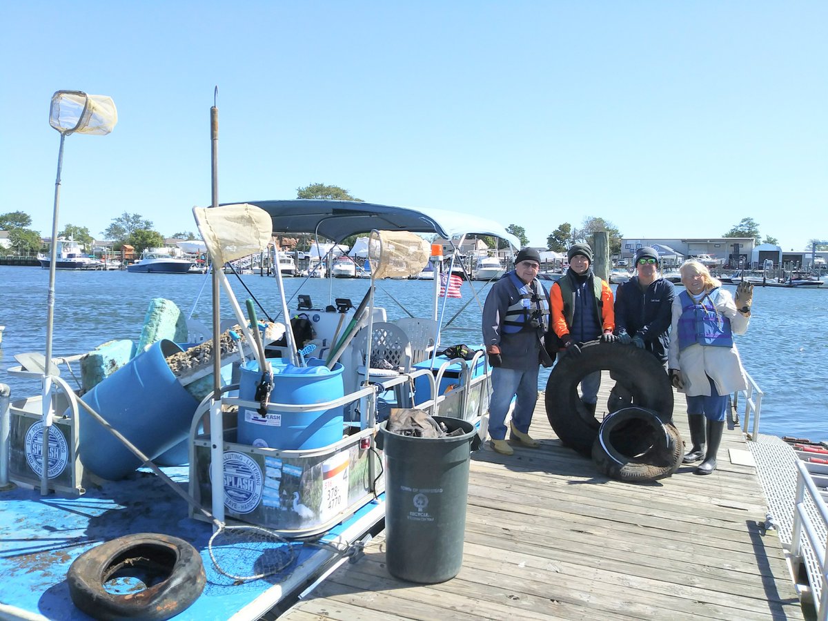 OperationSPLASH's tweet image. Cleaning up the bays is "tire-ing" work, but we can always count on our incredible volunteers to get the job done! 

🛥️ : Captain Scott's East Rockaway Friday Crew