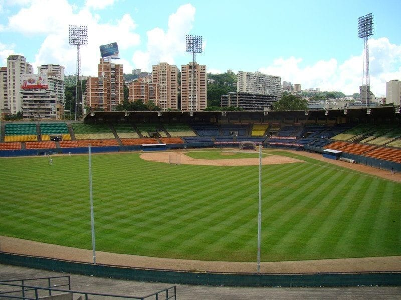 IChaborro's tweet photo. El Estadio de la UCV funcionará como centro de acopio para los afectados por las lluvias. @runescobar pdte' de los @leones_cbbc "En vista de las intensas lluvias que están afectando a todo el país, Leones va a ser centro de acopio de donativos (no dinero) en el Estadio de la UCV” https://t.co/nZ5sakn8G7