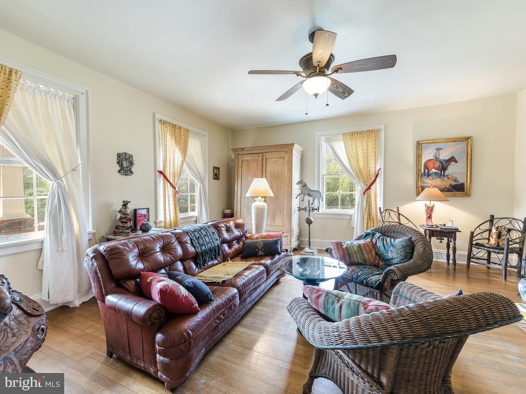 CBElite's tweet photo. #OntheMarketMonday features 10231 Wallers Rd; this 10 acre farmette is situated along the NorthEast Creek. This expansive all-brick home was lovingly restored, keeping the original character and integrity in mind. ππ€©
https://t.co/hJwvkc0aa8
#OTMM #cbe #partlowva https://t.co/YUP8dhy9D4