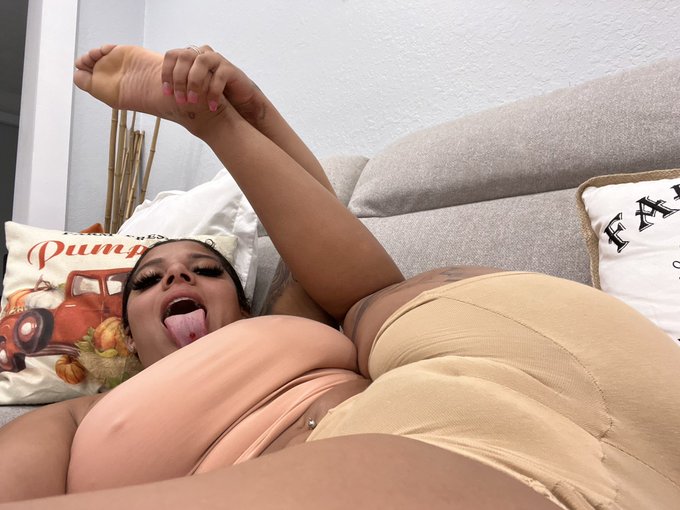 What&rsquo;s your favorite season 😏 https://t.co/UkQoqx6eze