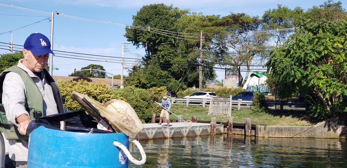 OperationSPLASH's tweet image. Docks, shores, marshes...wherever there's trash, our volunteers are on the job! 

🛥️ : Captain Joe's Freeport Tuesday Crew