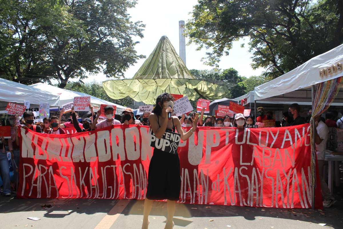 samasapupcoc's tweet photo. LOOK: To militantly welcome the first day of the new academic year, the COC community joined in the #FirstDayFight2022 mobilization earlier afternoon along the University Avenue of the Polytechnic University of the Philippines-Manila. (1/5) https://t.co/AAqdh7GbYL