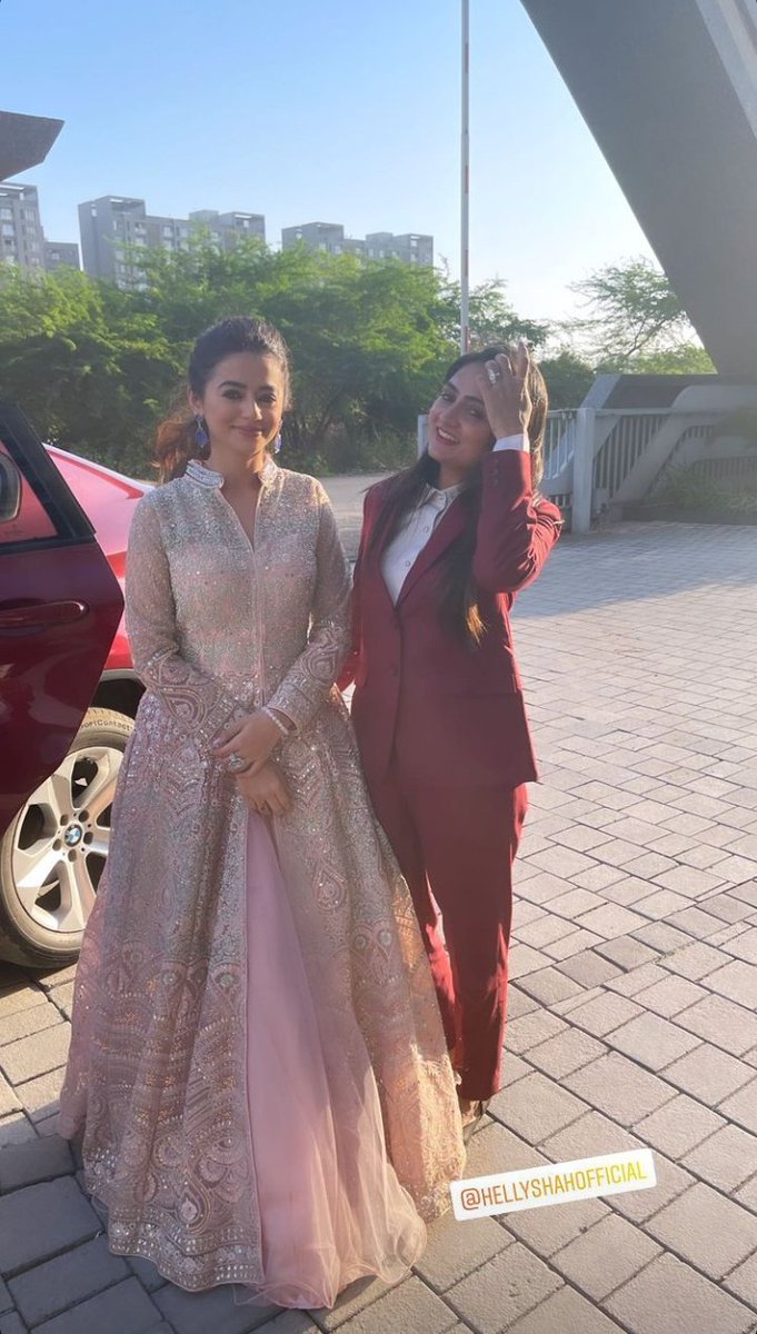 HellyAmola's tweet photo. Gorgeous 

Awards Ceremony Today😍🔥💓
@OfficialHelly7 
#HellyShah https://t.co/rGAAEuxTVx