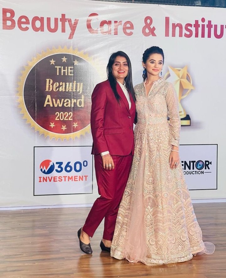 HellyAmola's tweet photo. Gorgeous 

Awards Ceremony Today😍🔥💓
@OfficialHelly7 
#HellyShah https://t.co/rGAAEuxTVx
