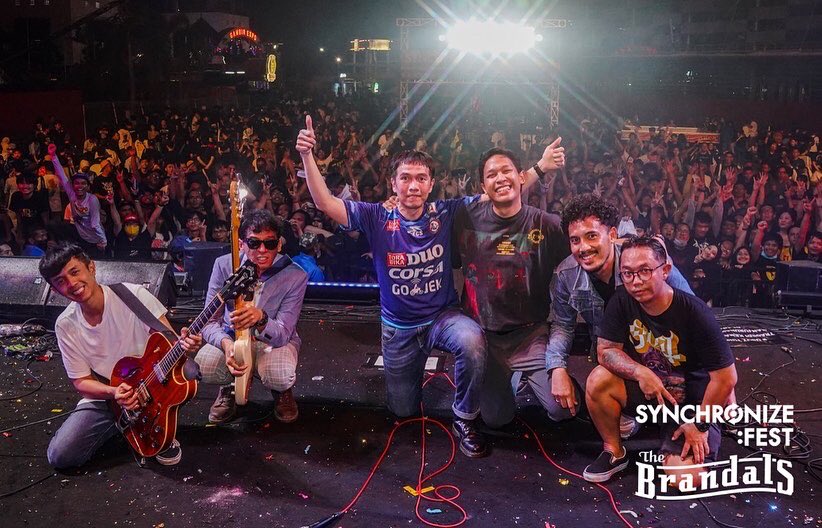 Thebrandals's tweet photo. Best bgt @SynchronizeFest tahun ini! Trmakasih buat semua tim panitia. Juga buat #brigaderocknroll &amp; yg nongkrongin kita di District Stage. Buat @wordfangs dari @listentofeast yg brsedia ngeramein Awas Polizei! skaligus memperingati korban tragedi Kanjuruhan. Thanku semua! https://t.co/tzsgzyYPdi