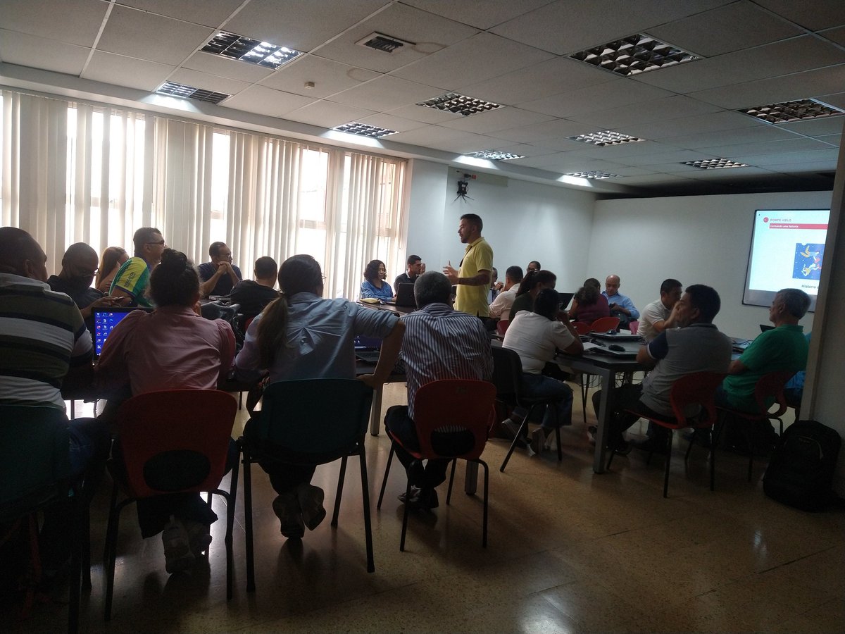 zpabonp's tweet photo. Con muy buena energía se inició taller con @MeraniProyectos de zona sur y sur oriente @Educacion_Cali en biblioteca Departamental 
#EncuentroLideresTicCali
@RedTiCali
@NoraPiedad @davidparracardo https://t.co/98LgTr5ZpO