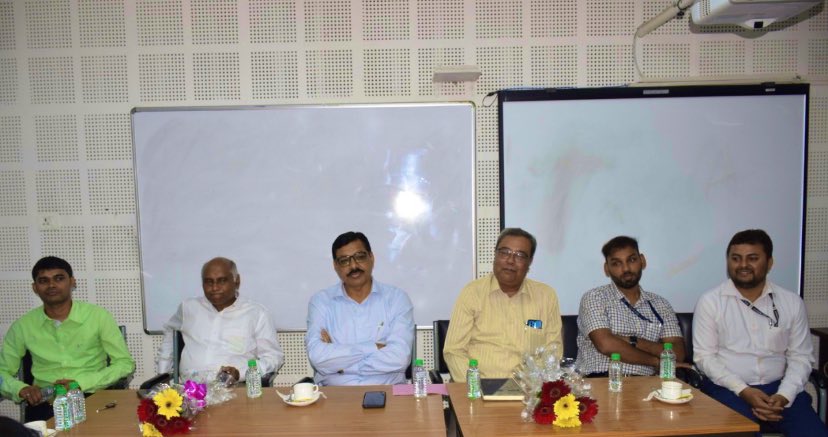 CCLRanchi's tweet photo. 40 students of new batch of #CclKeLaalLaadli inducted.
Dir(Pers) Sri H.N.Mishra graced the occasion.He interacted with the students and motivated them.He inspected the classrooms, library, hostels etc. He also interacted with the #IITian faculties and CSR team
#CclCsrInitiative https://t.co/vxlD7JGbqM