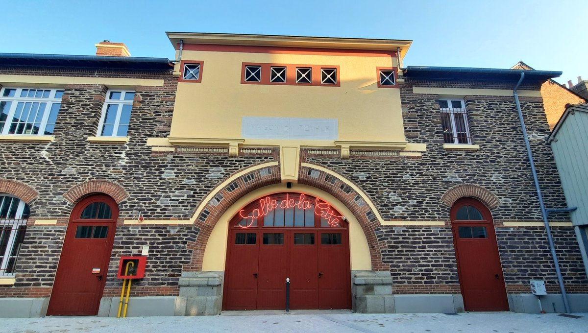 LaurentRiera's tweet photo. Le patrimoine industriel des années 30 à #Rennes
🏭 l'ancienne usine Amora (aka @AteliersduVent)
🍺 l'ancienne halle d'embouteillage de la brasserie Kronenbourg (tiers-lieu La Brasserie)
✊ la Maison du peuple (salle de la Cité) 
🚂 l'ancien poste central d'aiguillage de la gare https://t.co/y47GhM8fk2
