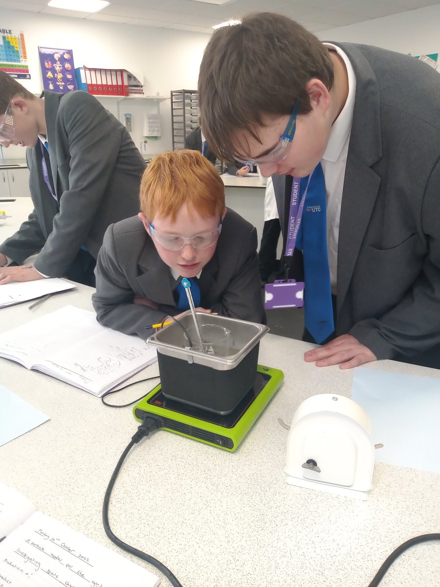 science_utc's tweet photo. Year 9 enjoyed conducting an investigation into what happens to the temperature of ice when its changing state.  Can you guess what they found out? @ScarboroughUTC https://t.co/uLQpTd6Sye