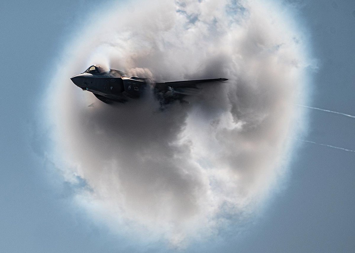 F35demoteam's tweet image. @Salinas_Airshow brought the #vapefest out of us! 💨⚡️

Salinas has been real, but we’re not quite out of California yet. 

Central Coast Air Fest hope you’re ready for us! 🤘🏽

#F35DemoTeam