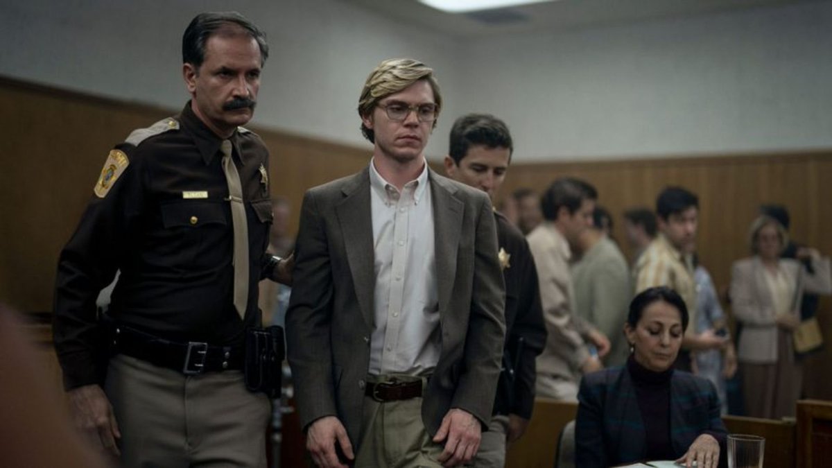 paulorcorrea_'s tweet photo. Olha, eu 'dropei' essa... Fiquei sem paciência com toda romantização, o que só faz a série ficar lenta sem necessidade.

Niecy Nash está ótima e Evan Peters também, mas é tanto tempo dele em tela que não sobra muito pra qualquer outro debate ou temática.

#OutubroDoTerror https://t.co/VZO5i3P0zi