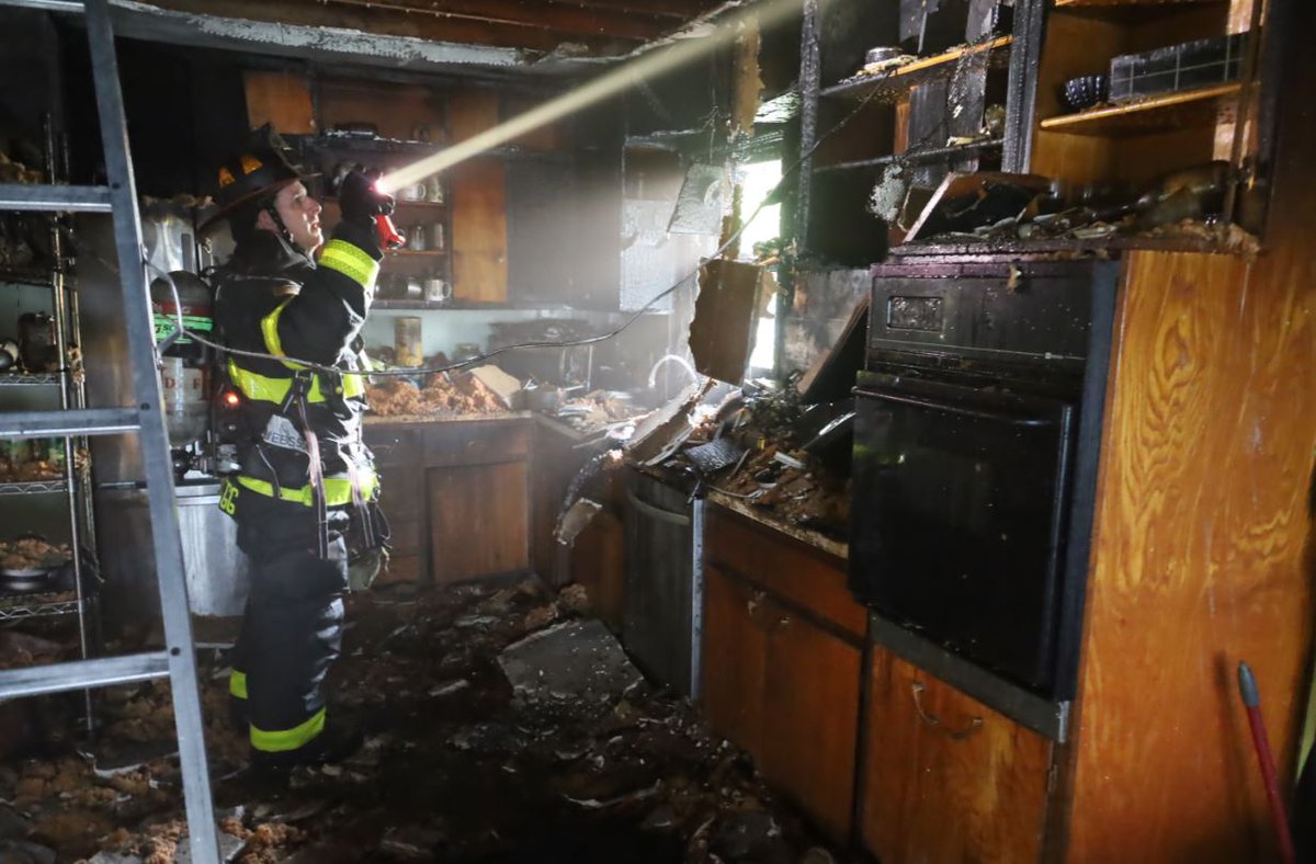 CommonVoices1's tweet photo. #Indianapolis: Hot grease sparks #housefire. Kitchen "heavily damaged" #FireSprinklers control and often extinguish #cookingfires! Ask for #fastestwater when you build, buy, rent! #firepreventionweek https://t.co/GD28eDXmiM https://t.co/gjUm4nbrPA