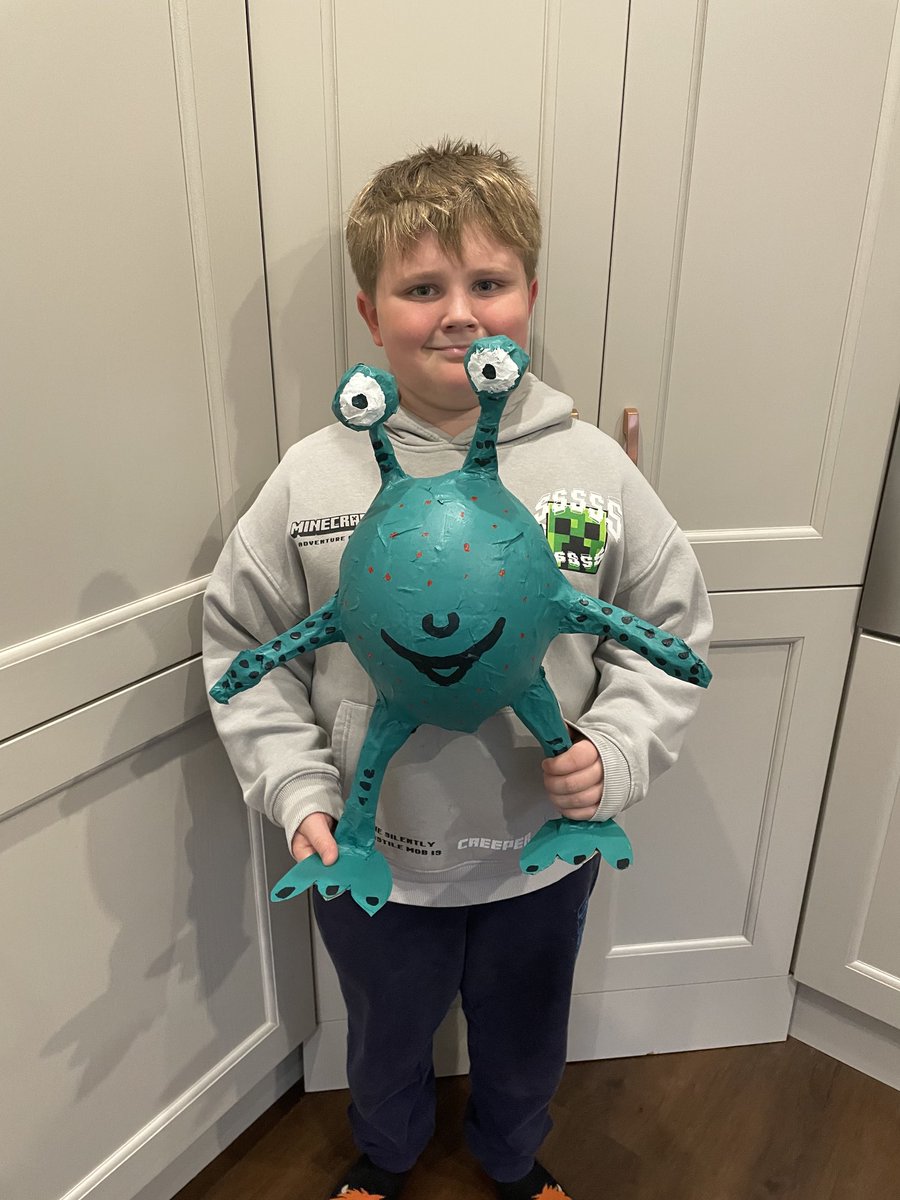 ⁦@norbridge_sci⁩ ⁦@penguinclass5⁩ here he is! Our space alien all ready for school this morning xx