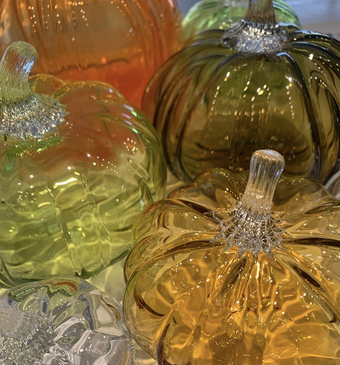 IOWSG1's tweet photo. Pumpkins Pumpkins Pumpkins, something a little fun our seasonal specials. Visiting the ISLE OF WIGHT pop in and see what we're up to. Live here come and see what we do. #Isleofwight @ArretonBarns @IOWSG1 #halloween #halloweenart #studioglass #luxurygifts #handmadeuk @QESTcraft https://t.co/GmDzhmDFcH