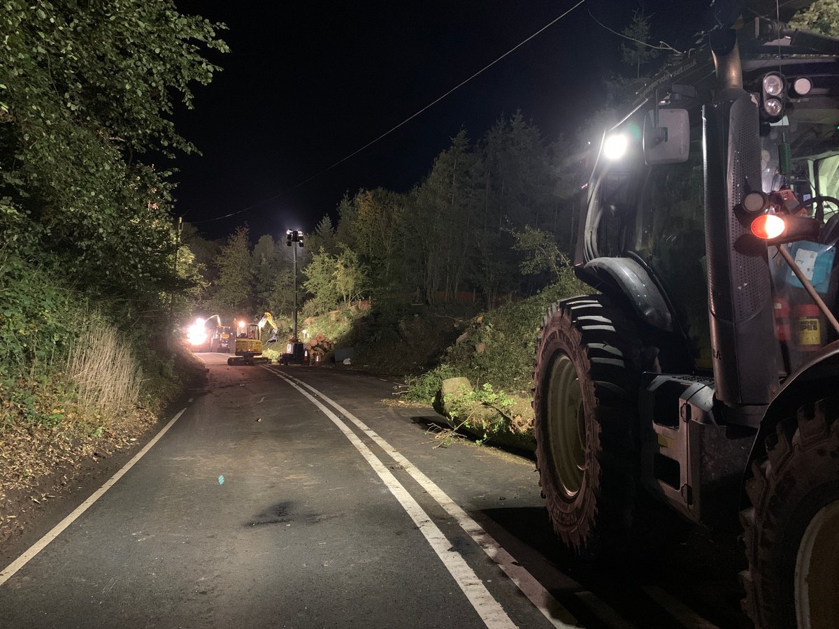 wiltscouncil's tweet photo. Our highways team continue to remove Ashe Dieback infected trees on the A350 in #Semley.
Ash Dieback is a serious fungal disease of which there is no cure or treatment and infected trees will collapse.
The road will be closed between 8pm and 6am until Sat 15 Oct. https://t.co/OGRotrb4HY