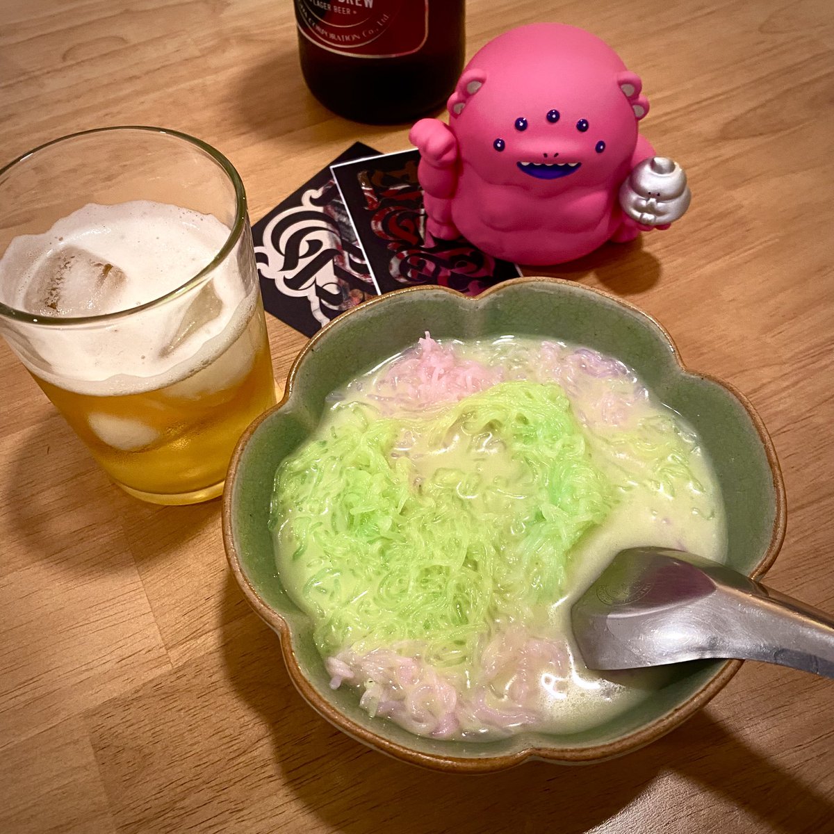 อาร์ตติสเจ้าถิ่น <a href="/nokhookdesign/">Ken Hamala</a>  ต้อนรับด้วยสลิ่มและเบียร์ at Chiangmai, Thailand