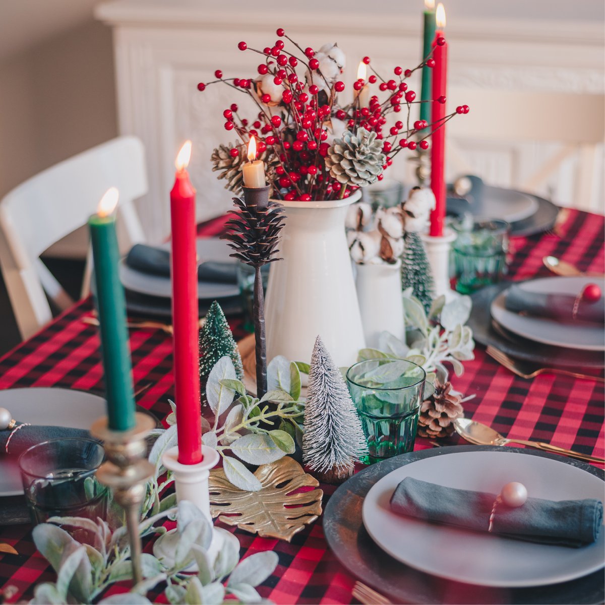 ChristmasCenter's tweet photo. Holiday tablescapes for the win. Shop the look with similar items in stock and ready to ship. #homedecor 
https://t.co/HNHKvHc5jO https://t.co/JrXF8Gk061