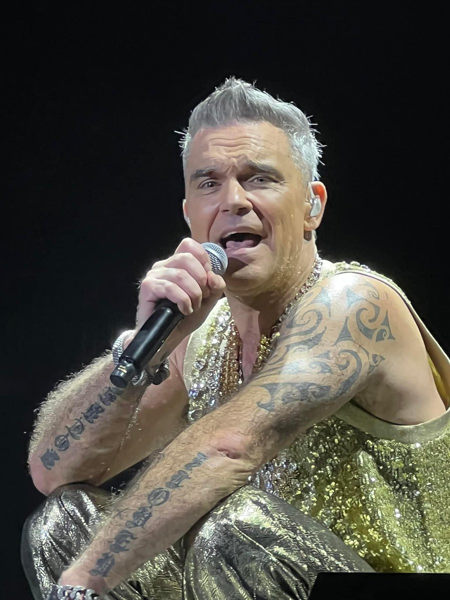 JuneStiles's tweet photo. @poppapete299 @robbiewilliams https://t.co/C3XIyqCXuW