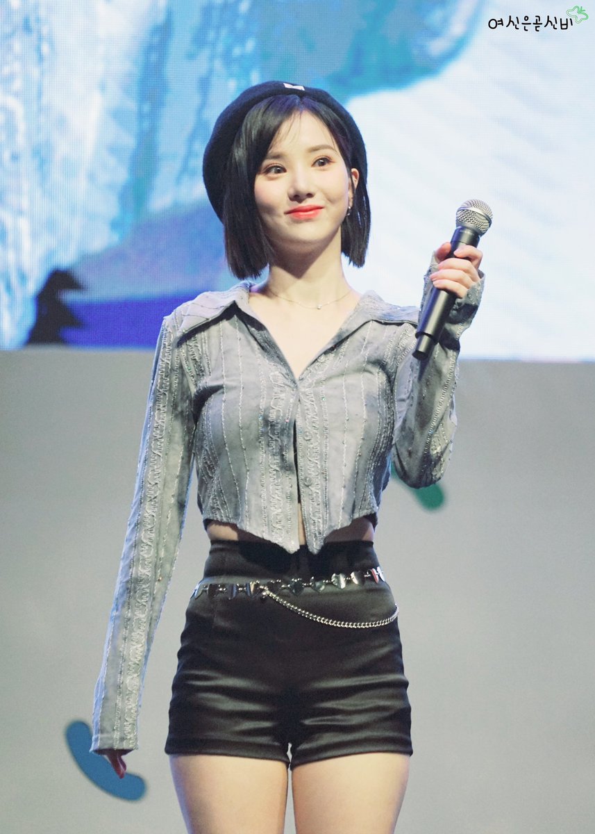 으나으나~💛💕
#은하 #EUNHA #비비지 #VIVIZ_LOVEADE #viviz #여신은곧신비 #221008 #청춘커피페스티벌 #러브에이드 #LOVEADE <a href="/VIVIZ_official/">VIVIZ</a>