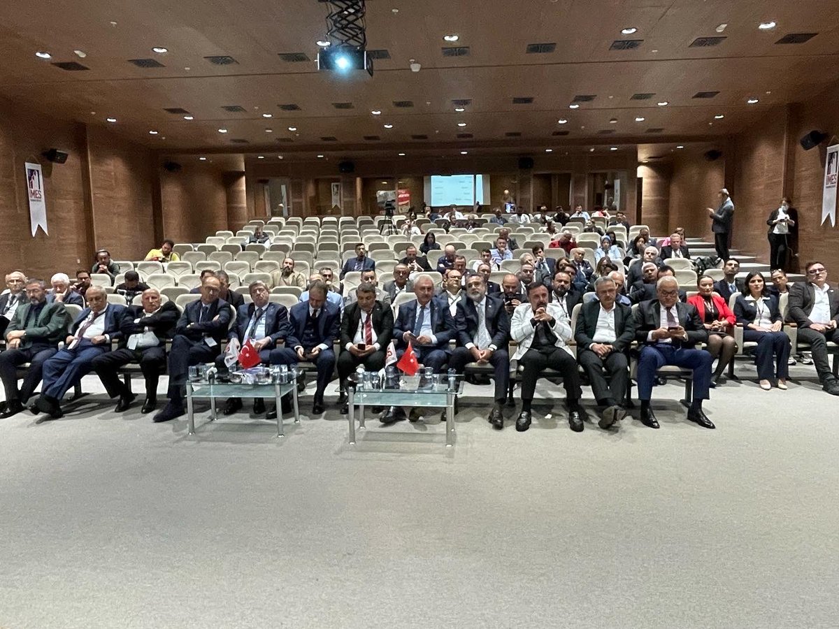 VahapMunyar's tweet photo. • II.İMES Ekonomi Zirvesi…
• İMES OSB ve Dünya Gazetesi’nin düzenlediği zirve Bilişim Vadisi’nde gerçekleşiyor.
• Prof. Erhan Aslanoğlu, Prof. Ahmet Kasım Han ve Şeref Oğuz konuşuyor. https://t.co/RsaFORE9r7