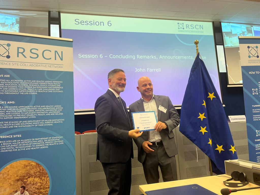 fintras's tweet photo. Nuestro Director General Pablo Gómez recoge el diploma que acredita con 4 estrellas al ecosistema 
@Integrtencin1 que revalida un año más el reconocimiento como AHA #ReferenceSite @EipSite de 4 estrellas https://t.co/EqFqNzFJ19