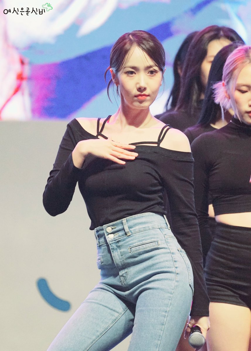 띤비~♥️💕
#신비 #SINB #비비지 #VIVIZ_LOVEADE #viviz #여신은곧신비 #221008 #청춘커피페스티벌 #러브에이드 #LOVEADE <a href="/VIVIZ_official/">VIVIZ</a>