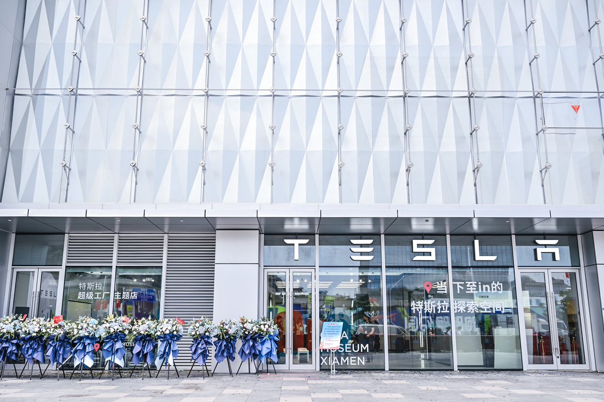 Tesla_Asia's tweet photo. We set up a “Giga Museum” at Tesla store in xiamen，which was the first Tesla Retaillite with this exhibition in south China. https://t.co/4twFFYHFuU