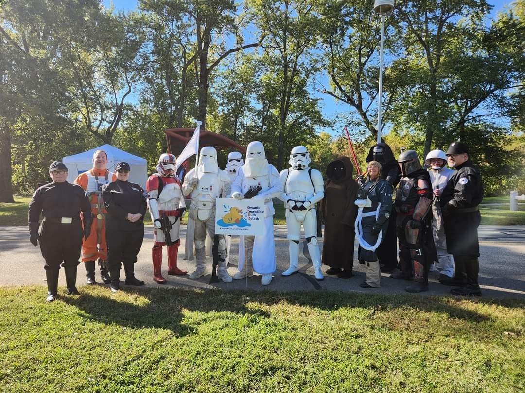 Bloodfin's tweet photo. This past Saturday (10/8/22) the Bloodfin Garrison teamed up with @MosEspaBase and Taakure Clan for Kiwanis Duck-Splash.
#501st #501st #rebellegion #mandalorianmercs #Taakureclan #mosespabase #starwarsIndiana https://t.co/NdozILsIcq