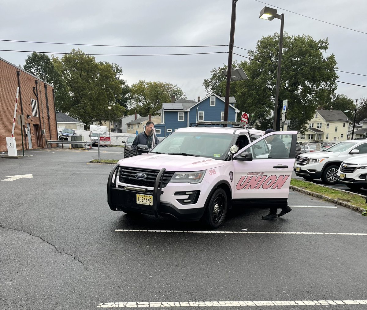 PastorRichard13's tweet photo. #OfficerTuesday strengthening the bridge between law-enforcement and community. On Wednesday 5th of October we unveiled our pink police vehicle in support of finding a cure for breast cancer. Also in the parking lot of our department we had coffee ☕️ with a Cop 👮 event. https://t.co/hsCr8Mov9t