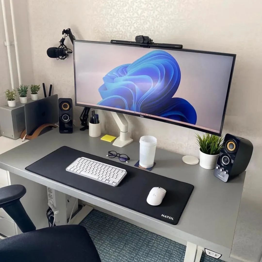 tecustore's tweet photo. Inspiración Setup para que llenes de estilo tus espacios de trabajo.
#homeoffice #trabajoremoto #standingdesk #computador #monitor #colombia #tecu https://t.co/fvkyWb1Vm2