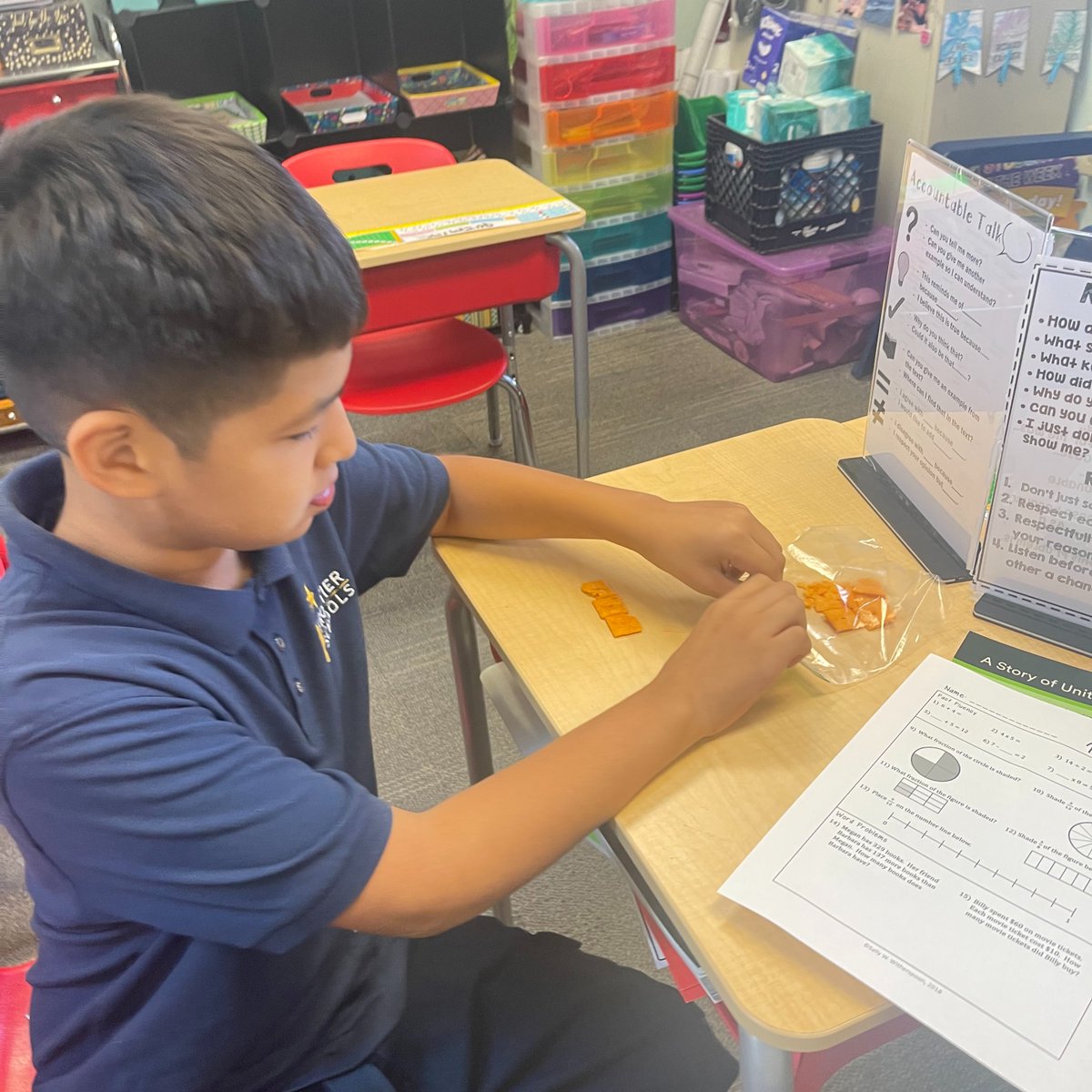 FrontierSchools's tweet photo. Take a look at our FSI Middle Tigers in Ms. Jolly's class using Cheez-Its to help grasp the concept of square units when solving for the area in Math. 🧮

What a fun (and yummy 😋) way to learn about square units! #FSIMiddle #Math https://t.co/9fnJC1fZxc