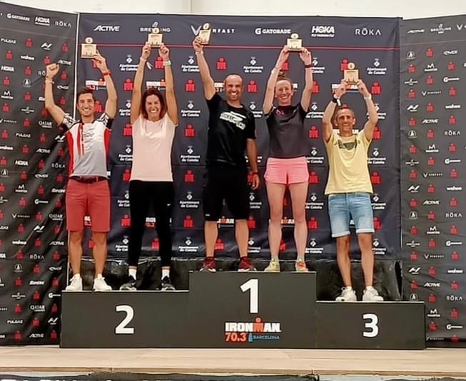 sdis31officiel's tweet photo. Le 2/10, 6 sapeurs-#pompiers du #SDIS31 ont participé à l’Ironman 70.3 de Barcelone.
En tout, c’est 113 km, qui attendaient les athlètes : 
🏊1,9 km de natation ; 
🚴90 km de vélo ;
🏃21,1 km de course à pieds. 
Tous ont réussi à atteindre la ligne finale ! Un grand 👏 à eux. https://t.co/hsvUuaSoUx