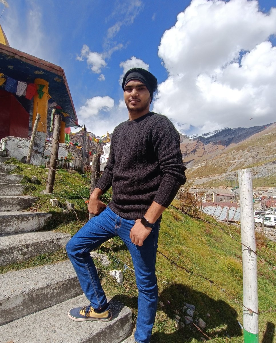 DeepakKundan10's tweet photo. आँखों में भरे आंसू छलक जाये तो अच्छा,
भारी दिल हो या बादल बरस जाये तो अच्छा
#Sad #Aakhon #Aasun #Aacha #dil #badal #baras #chalak #Shayari https://t.co/kB8E33hM71