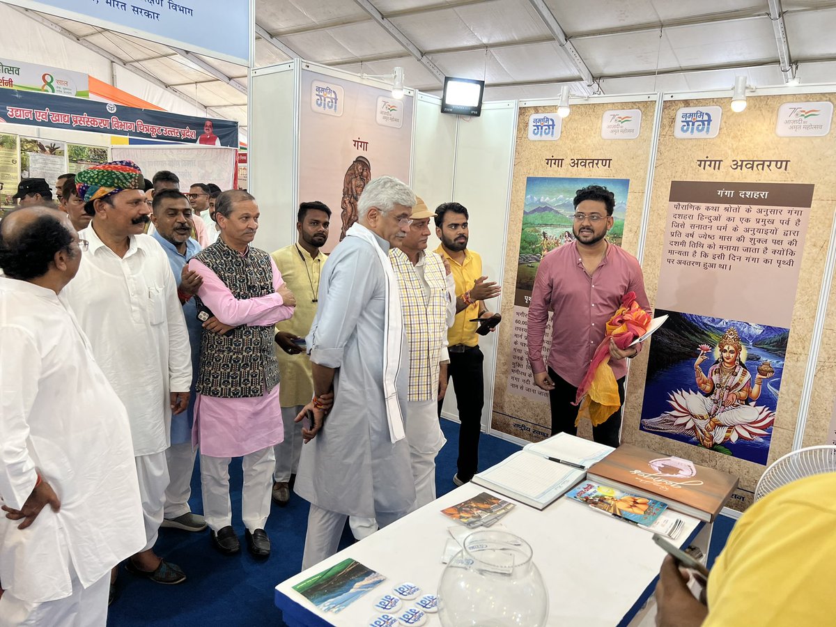 TheAtharvaRaj's tweet photo. उद्घाटन सत्र के बाद @cleanganganmcg 
प्रदर्शनी पंडाल में श्री @gssjodhpur जी के साथ साथ उत्तराखंड सरकार के @drdhansinghuk , मध्यप्रदेश सरकार के @opsakhlecha, @UshaThakurMLA, @Bpsingh_bjp भी मौजूद रहे।
#NamamiGange https://t.co/0IGsaYQsO8