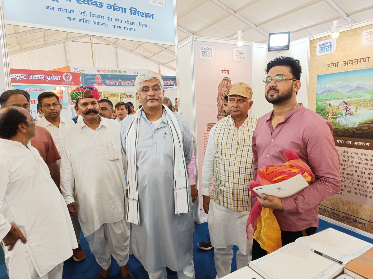 TheAtharvaRaj's tweet photo. उद्घाटन सत्र के बाद @cleanganganmcg 
प्रदर्शनी पंडाल में श्री @gssjodhpur जी के साथ साथ उत्तराखंड सरकार के @drdhansinghuk , मध्यप्रदेश सरकार के @opsakhlecha, @UshaThakurMLA, @Bpsingh_bjp भी मौजूद रहे।
#NamamiGange https://t.co/0IGsaYQsO8