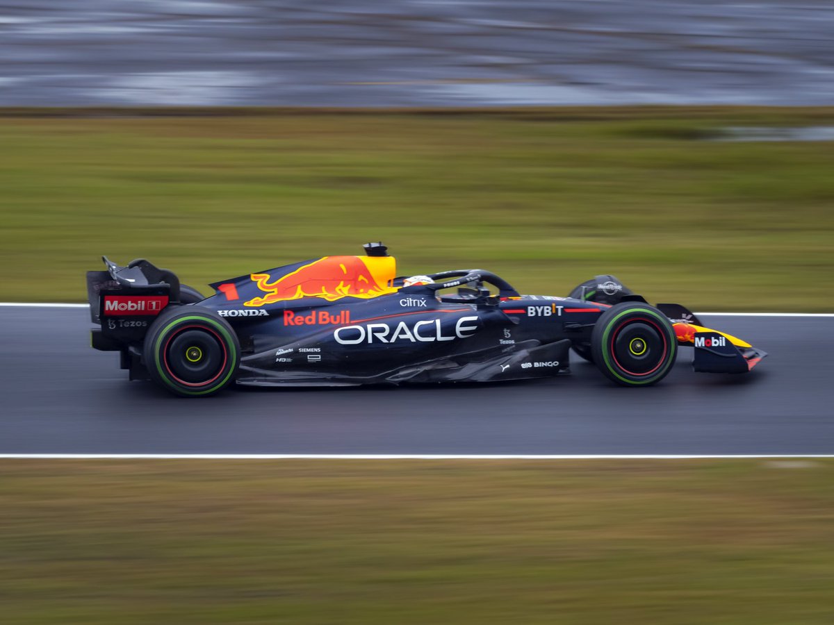pixelbrew_'s tweet image. Max Verstappen - 2 Time World Champion!

My first ever F1 GP and I was lucky enough to witness it at the legendary Suzuka F1 Circuit in Japan!

EXIF:
- 1/125s, 200mm, F5.6, ISO 2800

#redbullracing 
#JapaneseGP 
#Verstappen