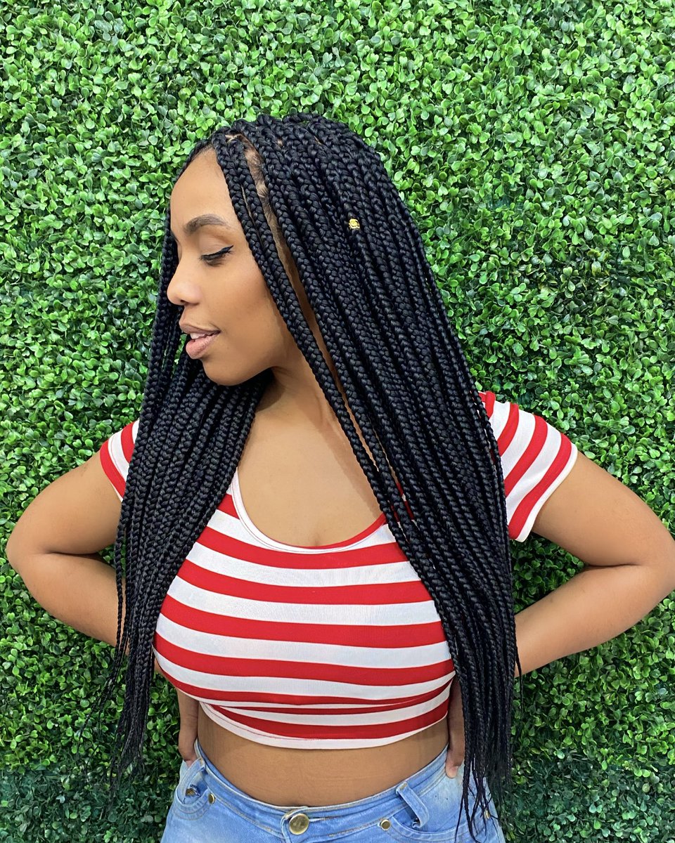 espacocrbeauty's tweet photo. A queridinha de vocês 😍

Serviço: Box braids
Tamanho: quadril 
Cor: 1 https://t.co/o5uYEEzDw7