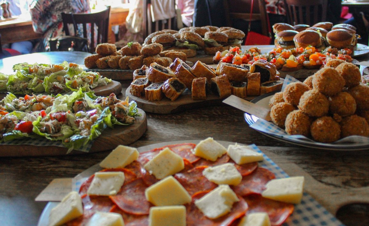 whitehlittleton's tweet photo. 📌Looking for an unique place with a delicious buffet menu for your celebration ?
We have that covered for you ! ⤵️
📞 01454 412275
#privateroom #uniqueplace #littletonuponsevern #celebrations #whitehartlittleton #youngs #youngspub #countrysidepub #countrypub #fyp @youngspubs https://t.co/tqbcVLesWS