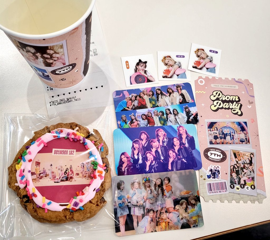 #TWICE_ONCE_잘하자
#7TH_ANNIVERSARY_TWICE